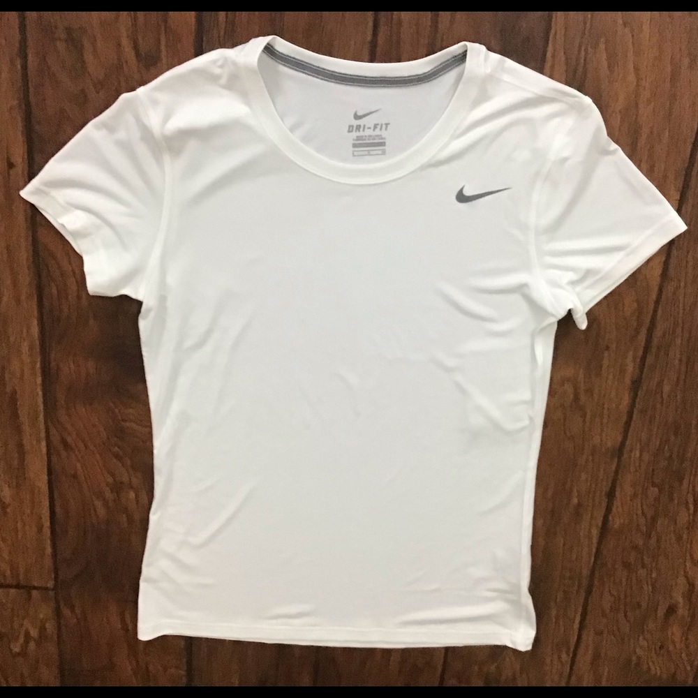 Nike shirt women’s size Small New With Tags
